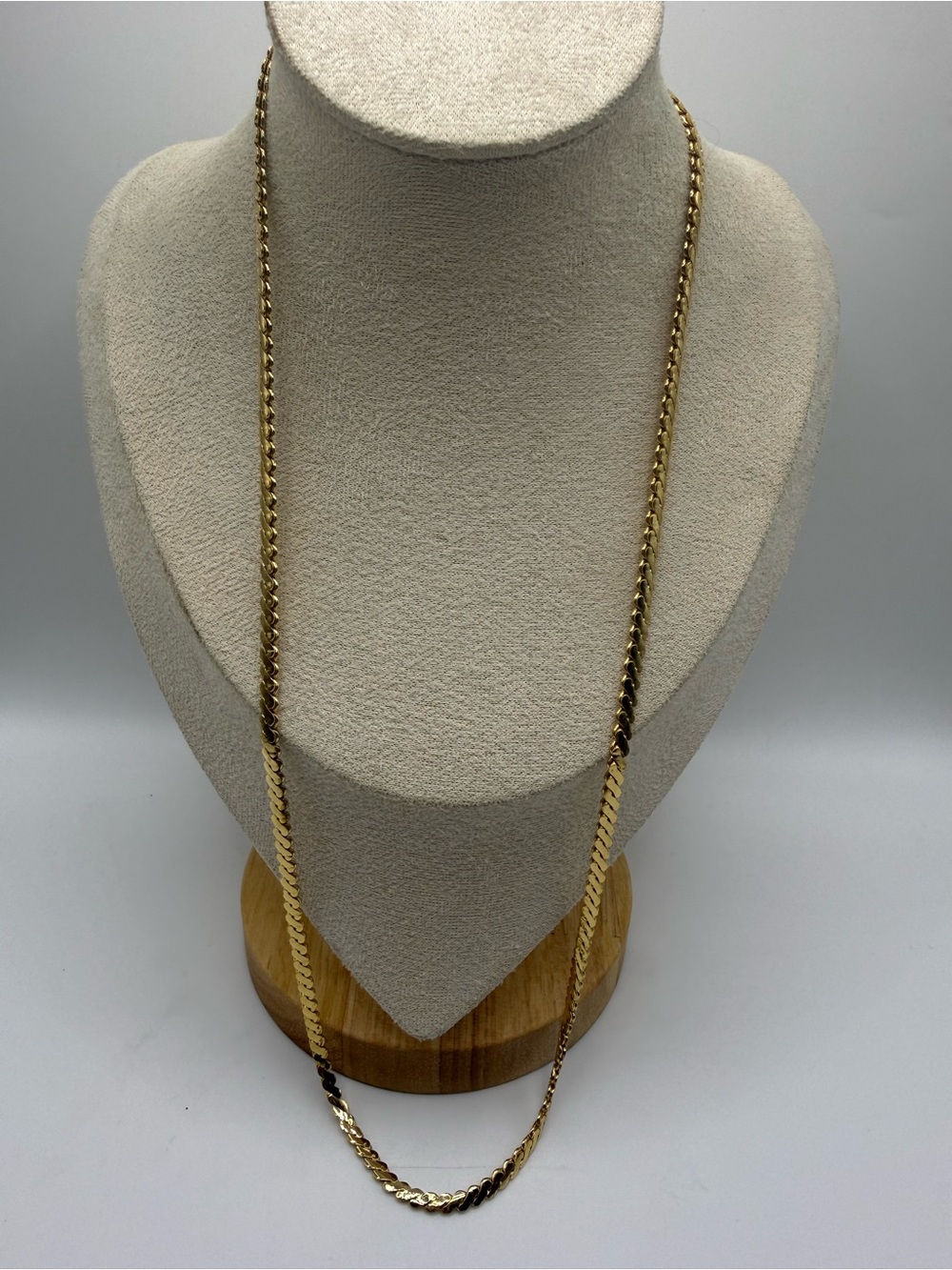 Vintage Gold Tone Herringbone Chain Necklace 24” Patent Clasp Classic Statement